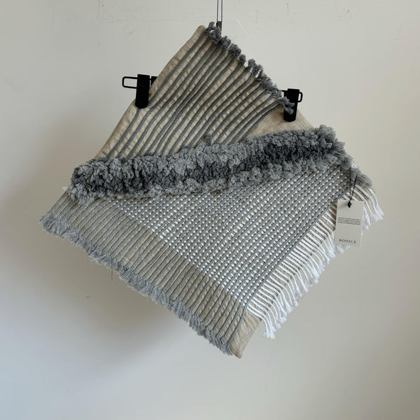 Threads Cushion