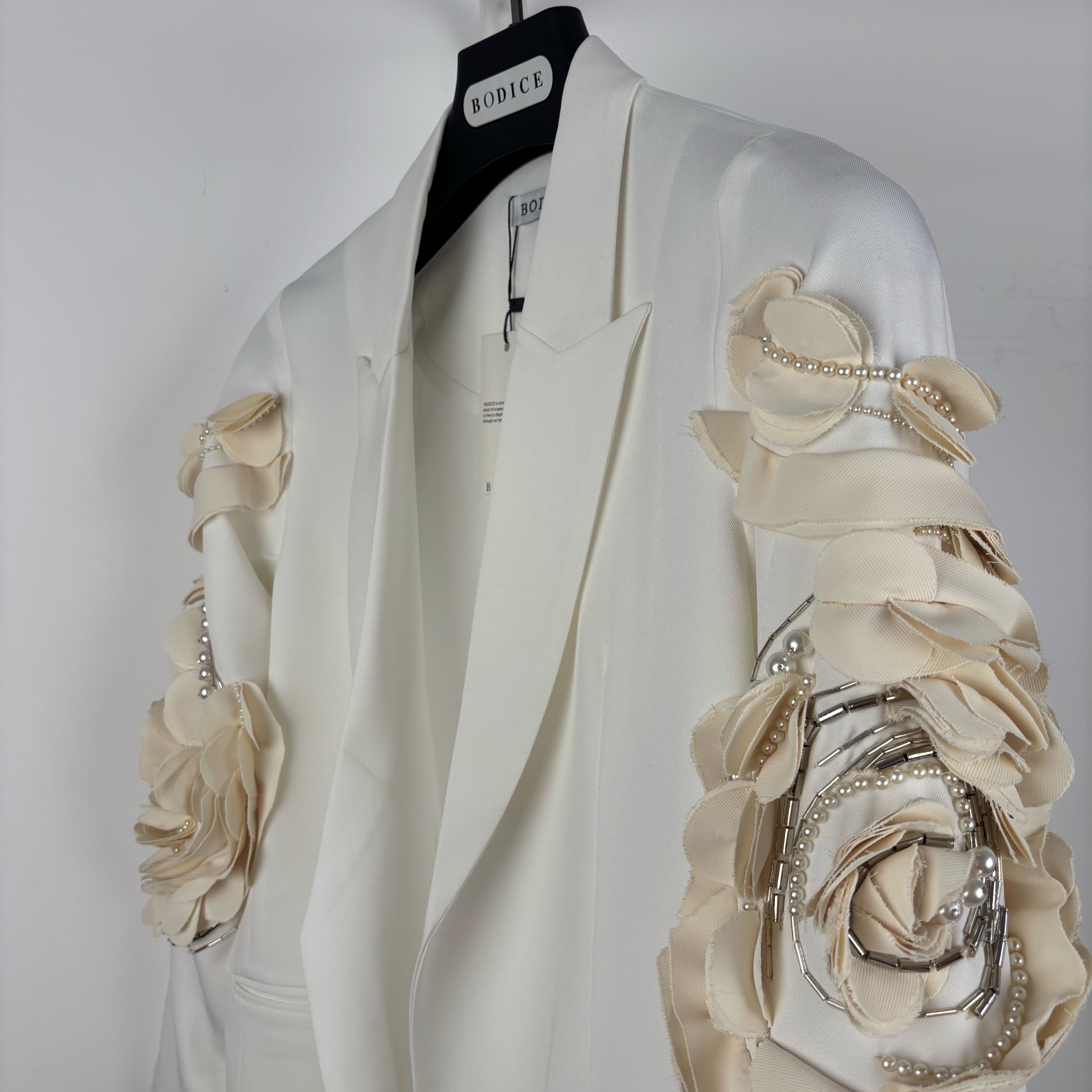Off-White Round  Flower