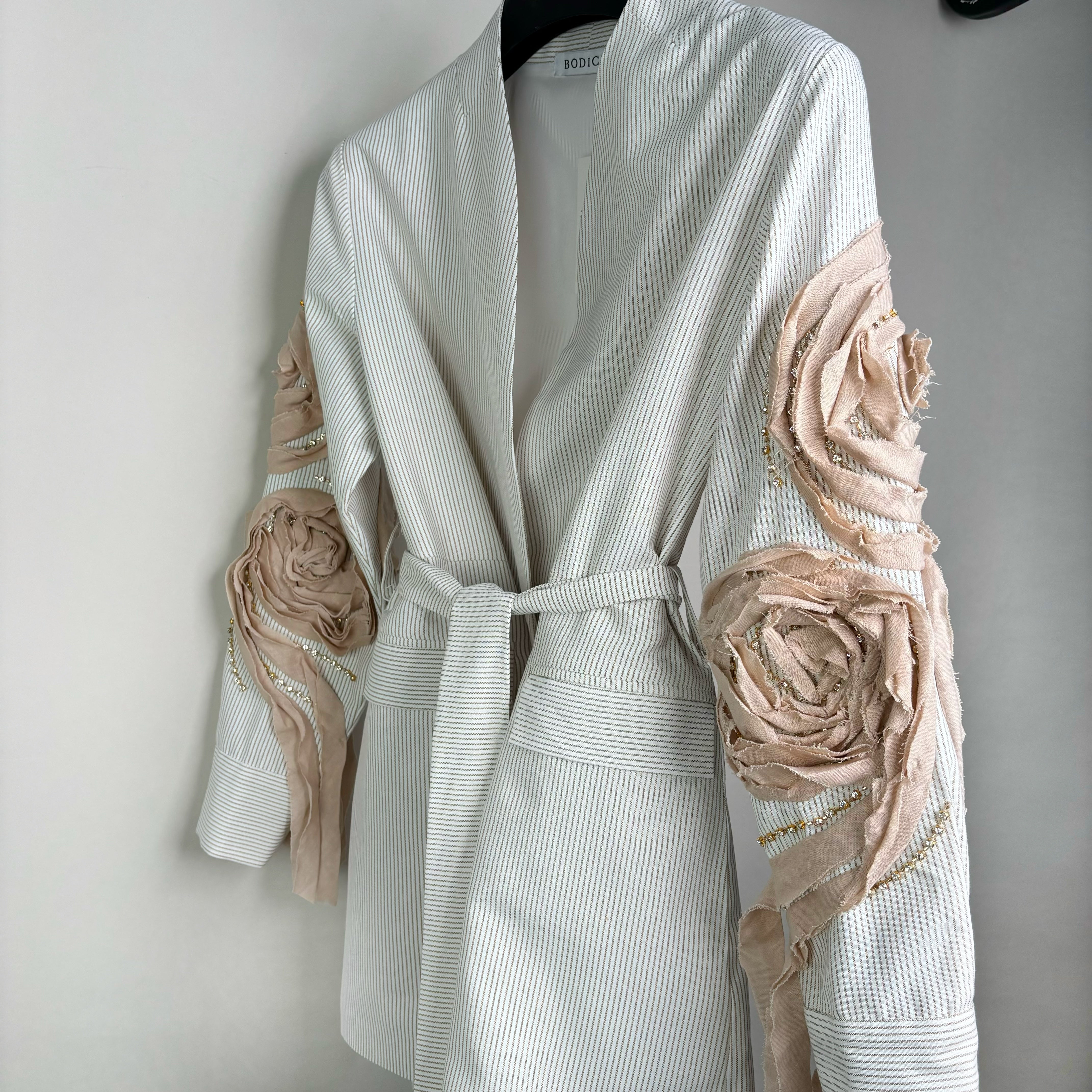 Strip vest with Roses Sleeves